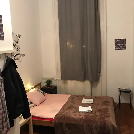 בית הארחה Royal Hostel Nimrod 2*